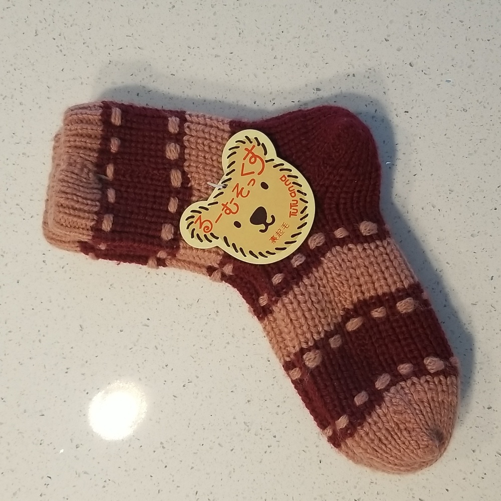 Cute pair of yarn socks, NWT